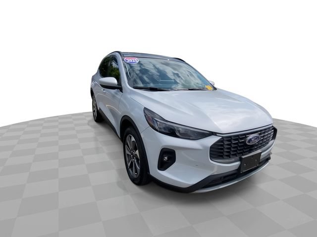 Used 2025 Ford Escape Platinum AWD/4WD image 4