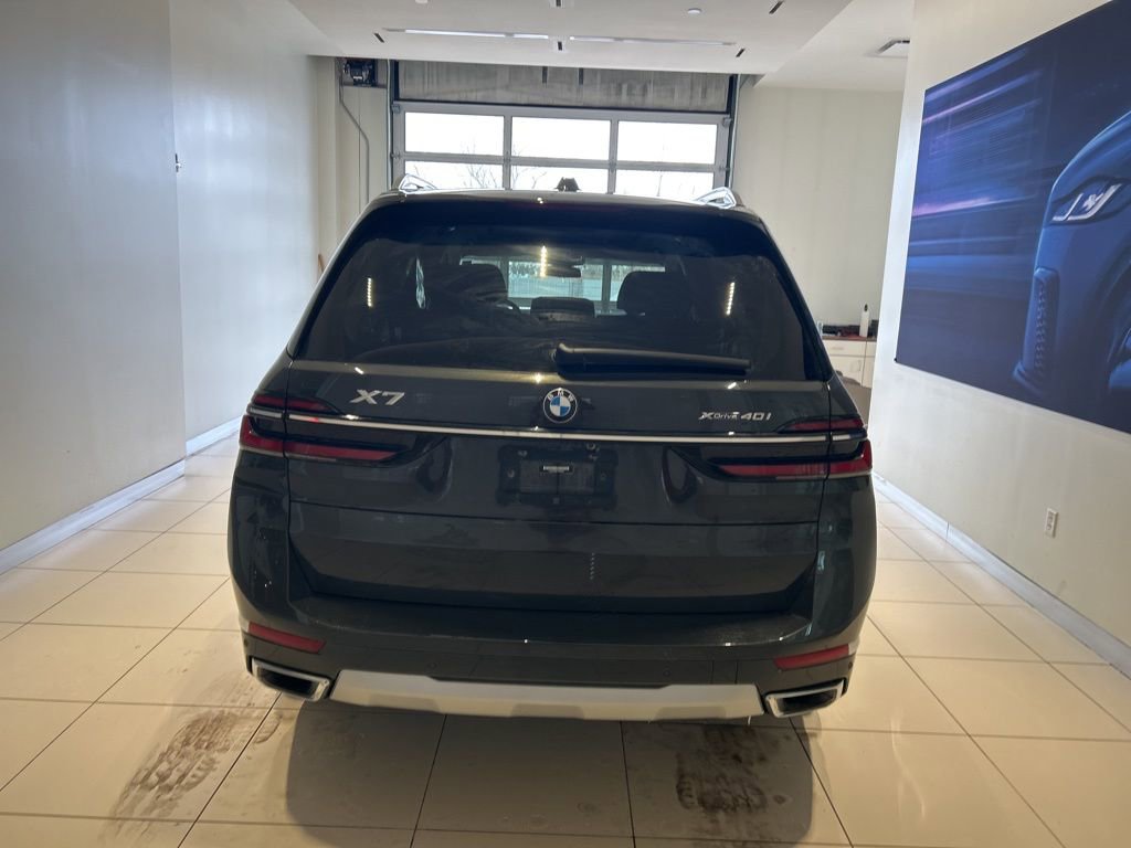 Used 2023 BMW X7 xDrive40i w/ Parking Assistance Package image 15