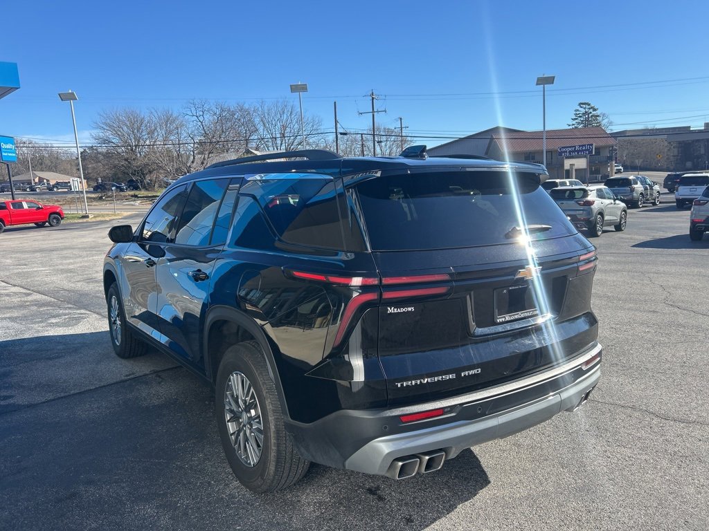 Used 2025 Chevrolet Traverse LT image 5