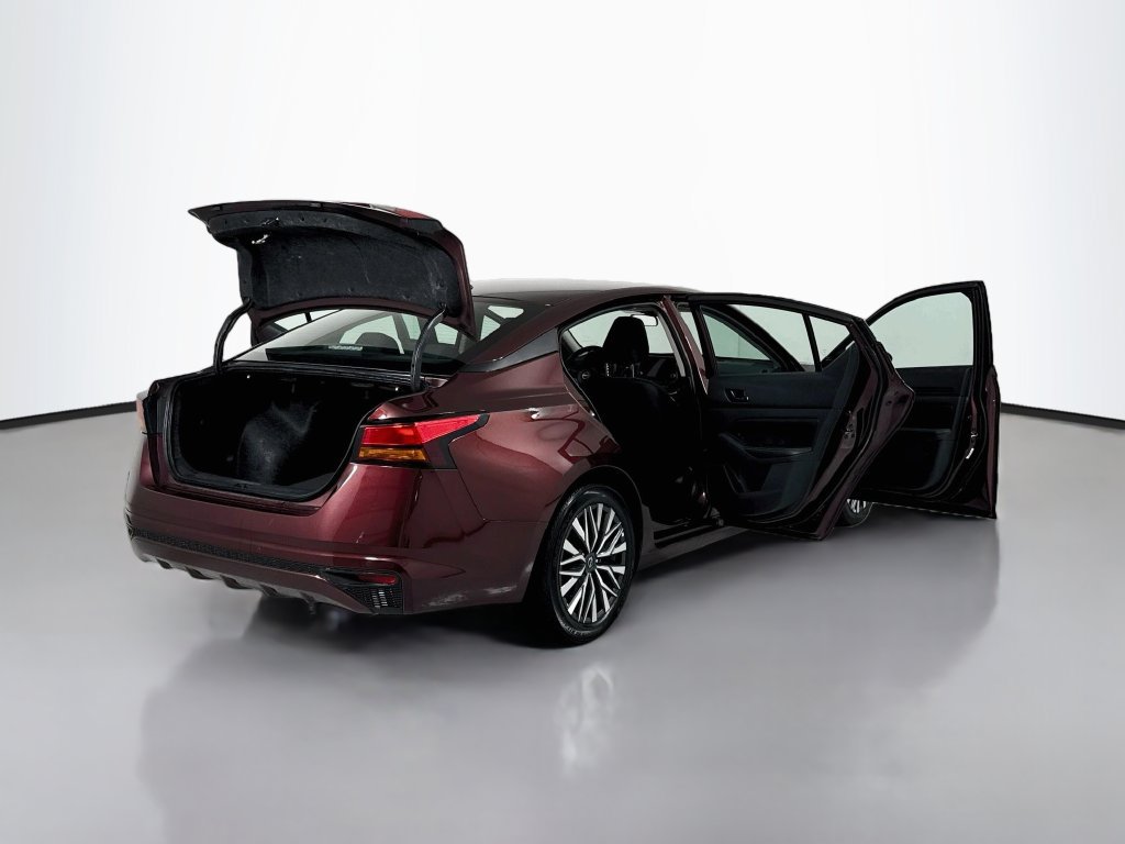 Used 2025 Nissan Altima 2.5 SV FWD image 21