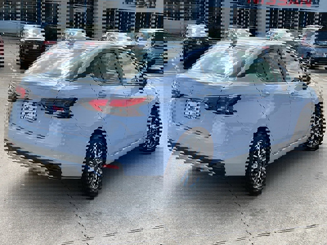 Used 2025 Nissan Versa SV image 5