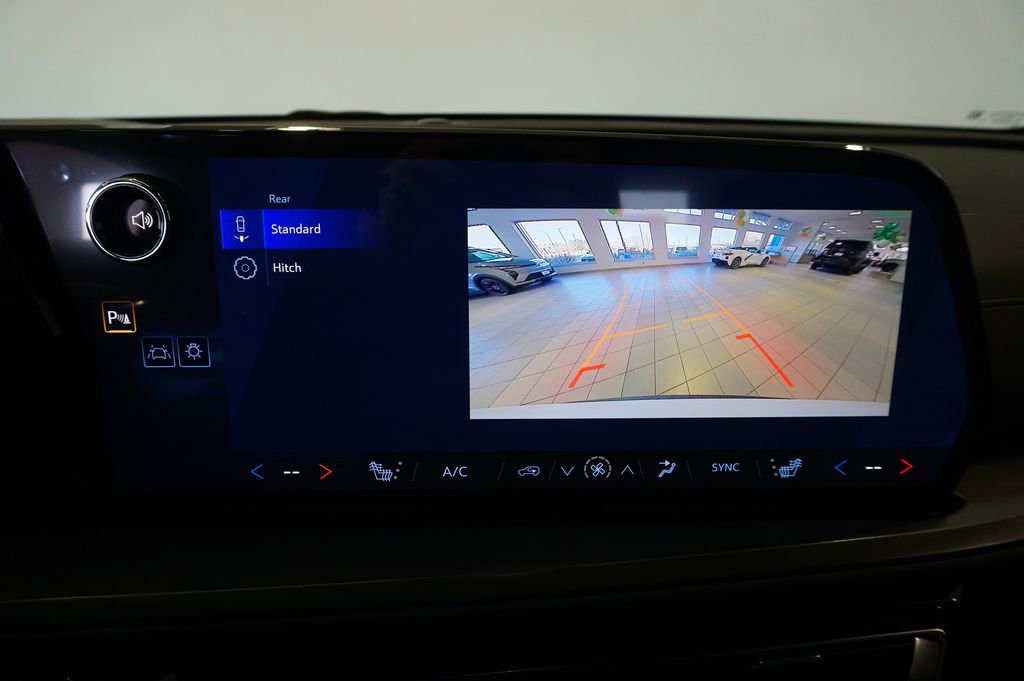 New 2026 Chevrolet Traverse LT image 17