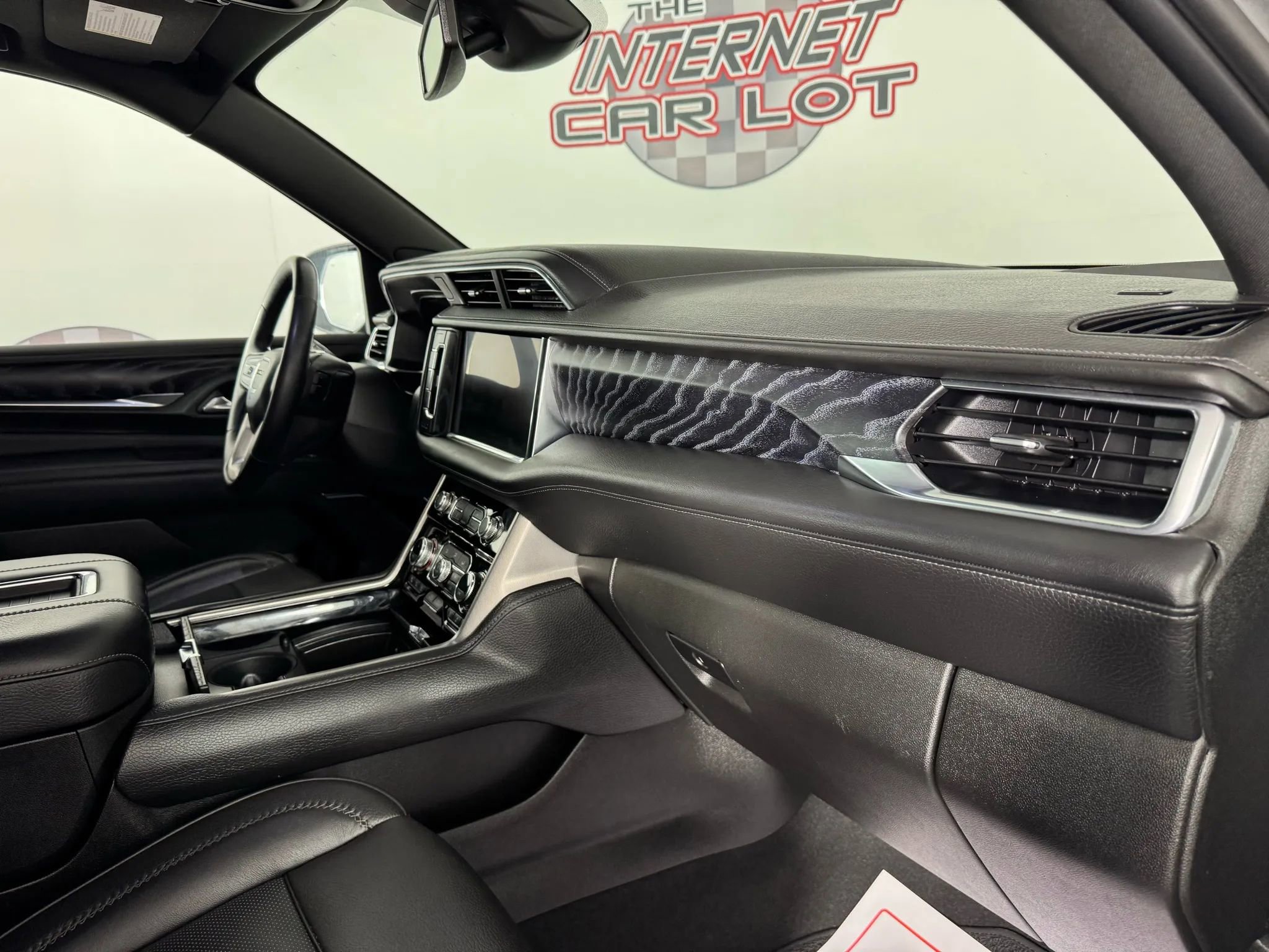 Used 2023 GMC Yukon XL Denali image 12