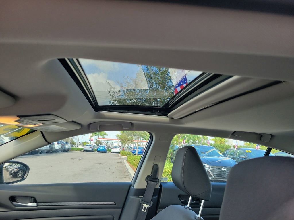 Used 2025 Nissan Altima 2.5 SV w/ SV Premium Package image 15