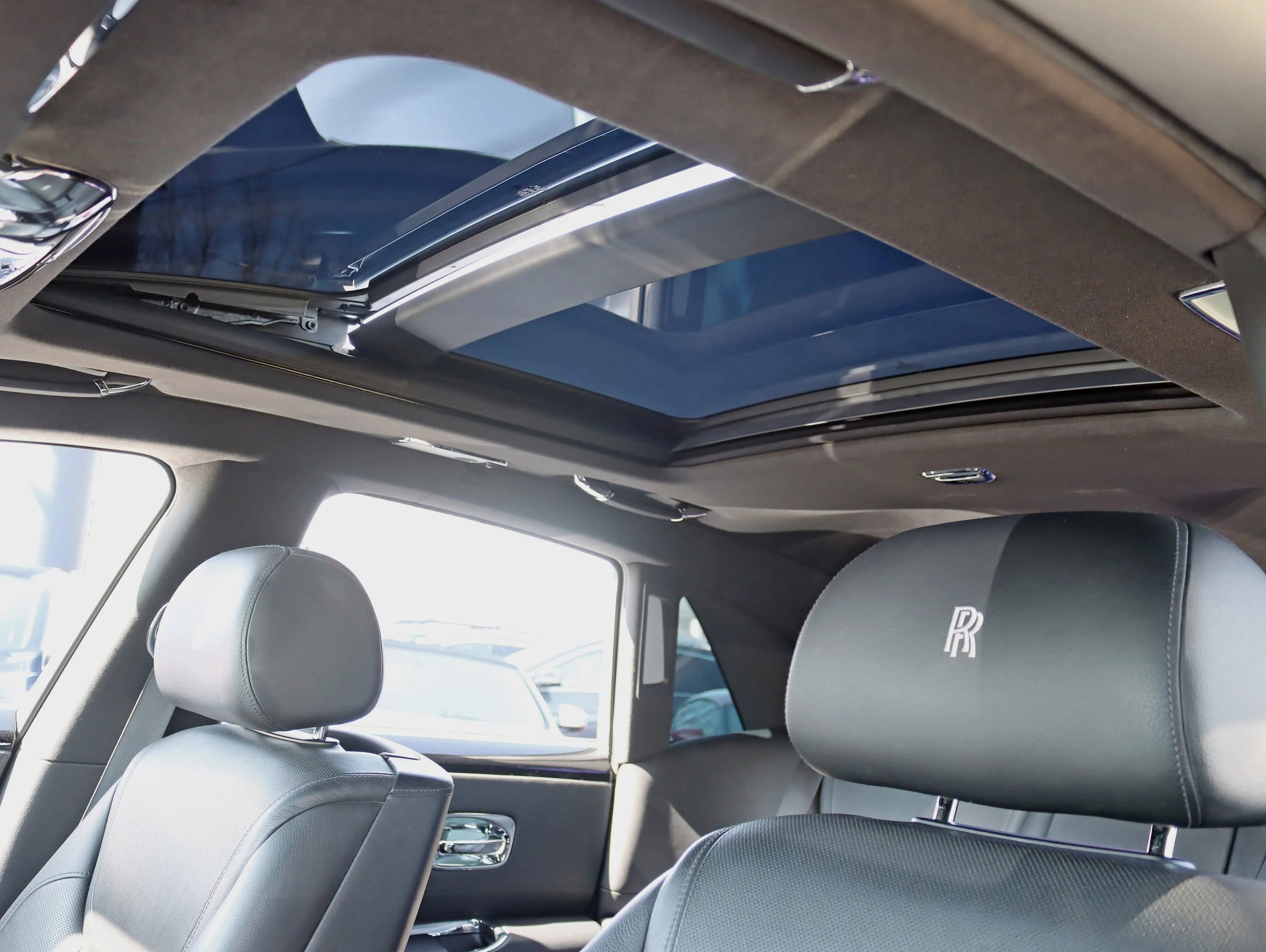 Used 2015 Rolls-Royce Ghost image 40