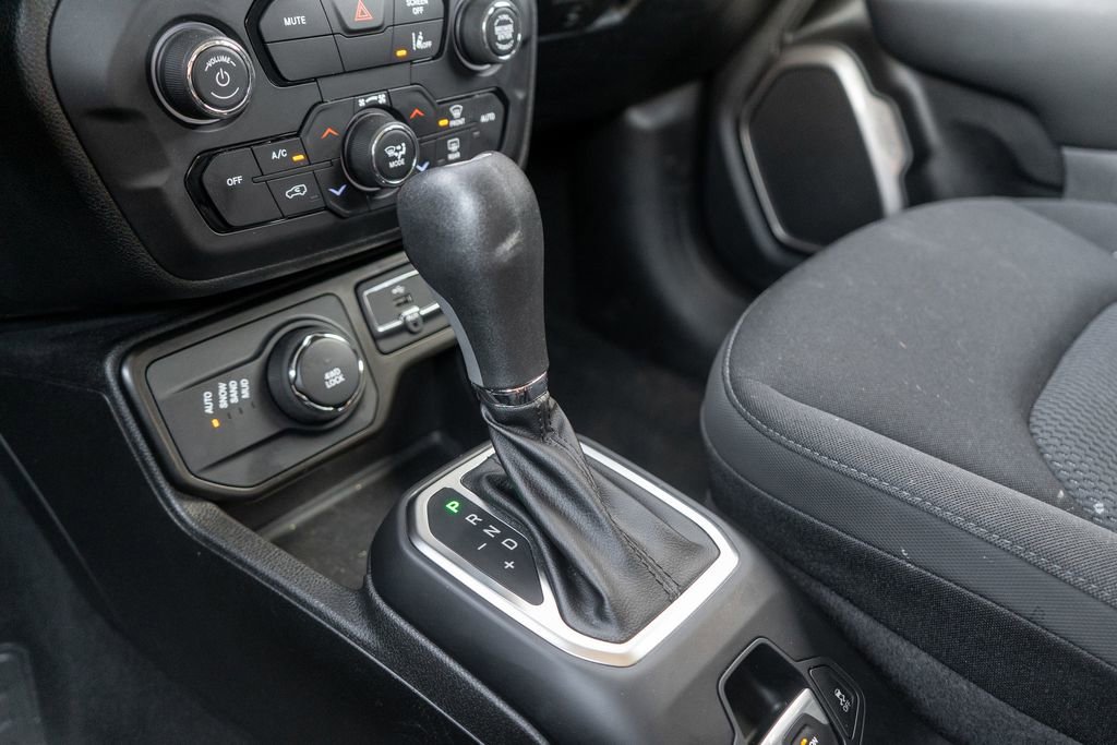 Used 2023 Jeep Renegade Latitude w/ Premium Group AWD/4WD image 25