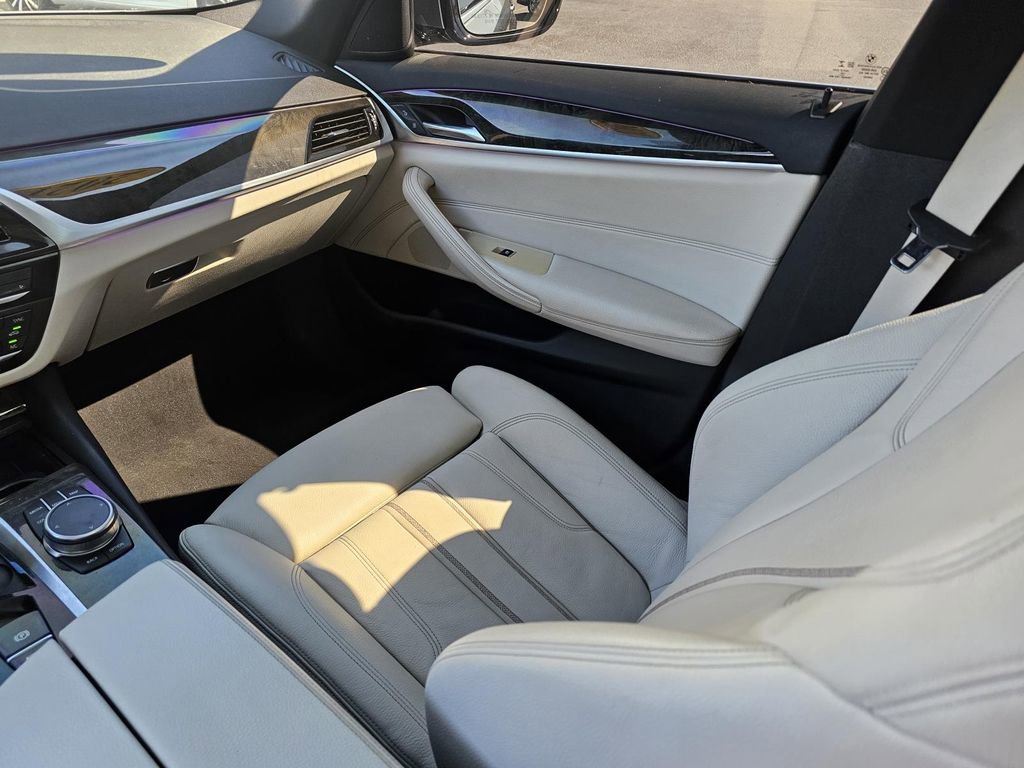 Used 2021 BMW 540i w/ Convenience Package image 28