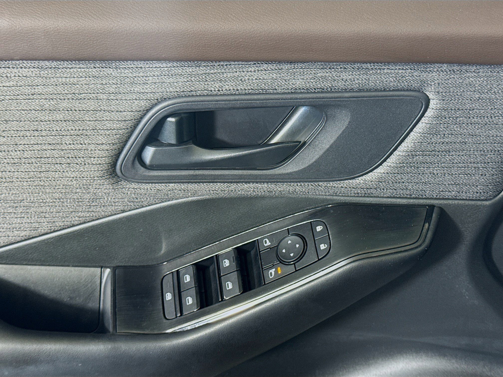 Used 2023 Nissan Rogue S image 24