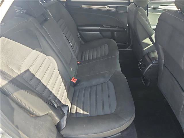Used 2017 Ford Fusion SE w/ Fusion SE Technology Package image 18
