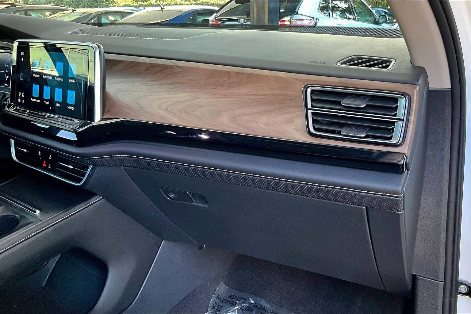 Certified 2024 Volkswagen Atlas SE image 36