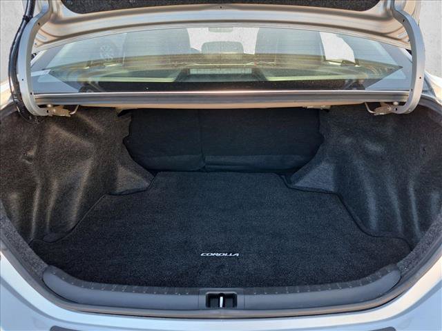 Used 2017 Toyota Corolla LE w/ Carpet Mat Package (TMS) FWD image 6