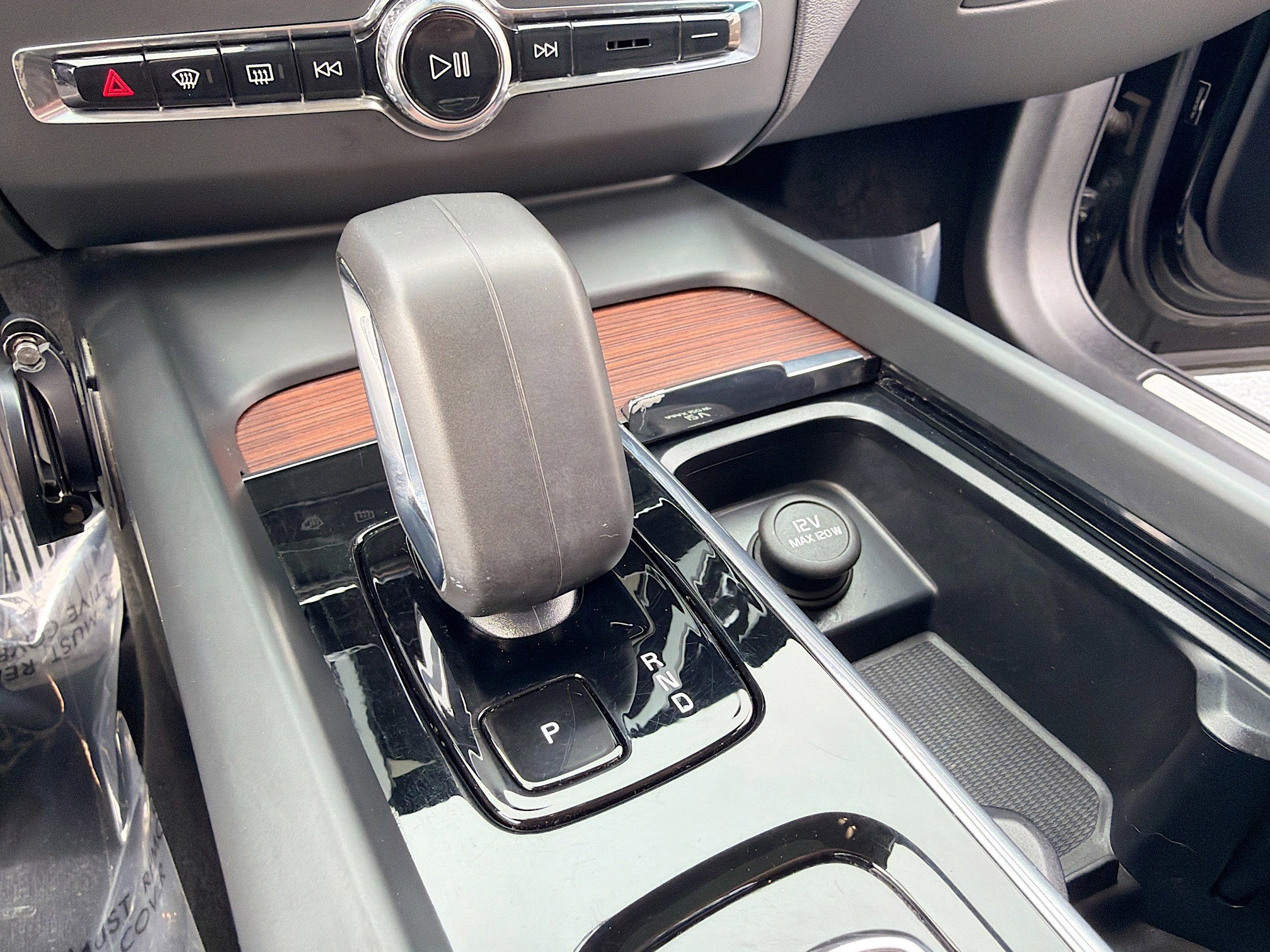 Used 2024 Volvo XC60 B5 Plus image 11