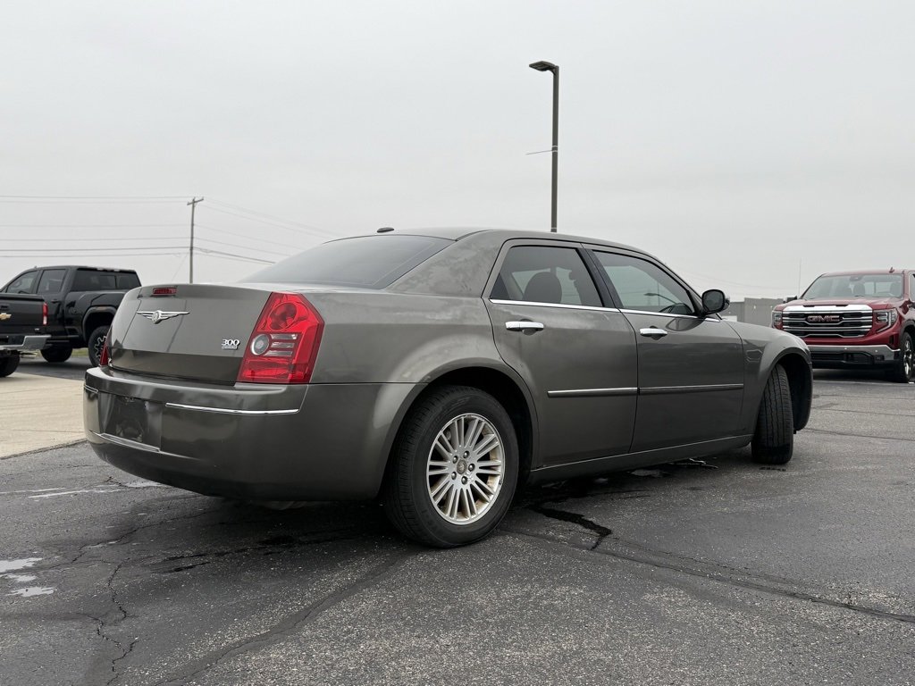 Used 2010 Chrysler 300 Touring image 2