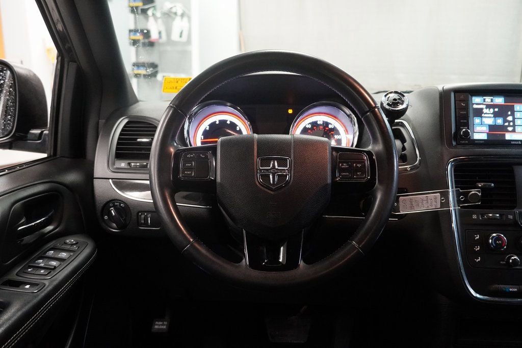 Used 2017 Dodge Grand Caravan SE image 9