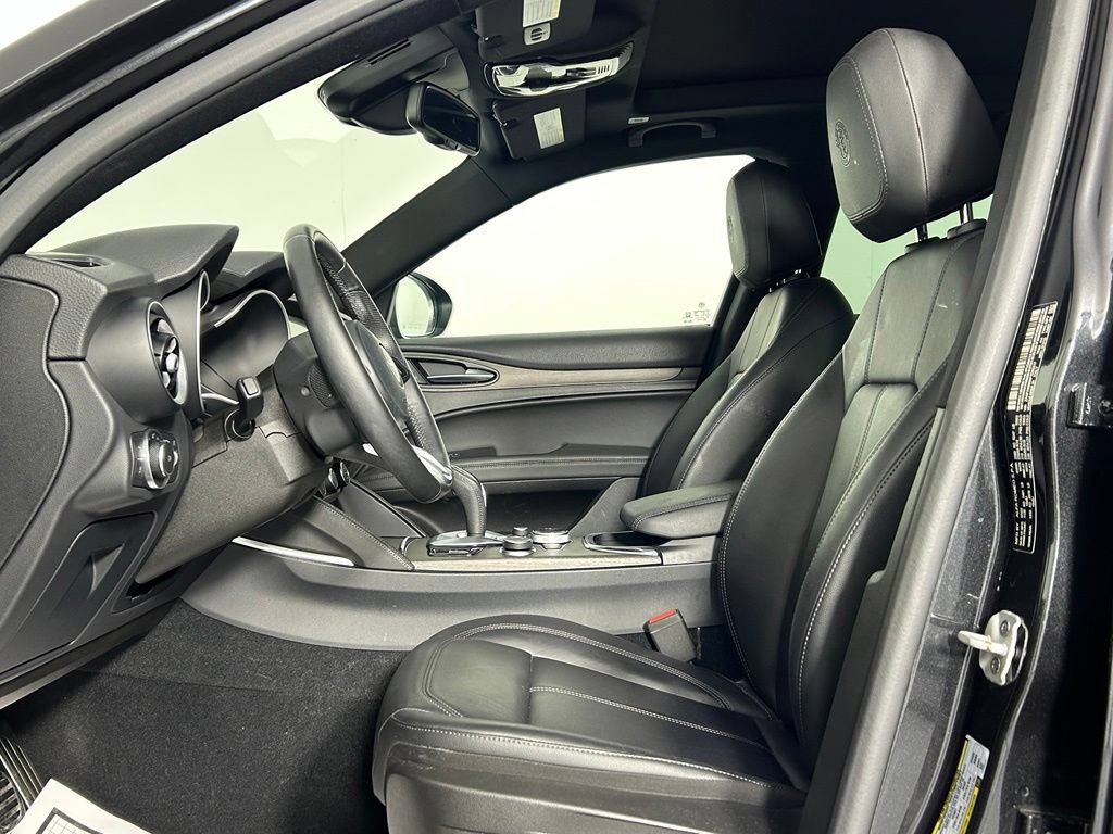 Used 2023 Alfa Romeo Stelvio Ti AWD/4WD image 30