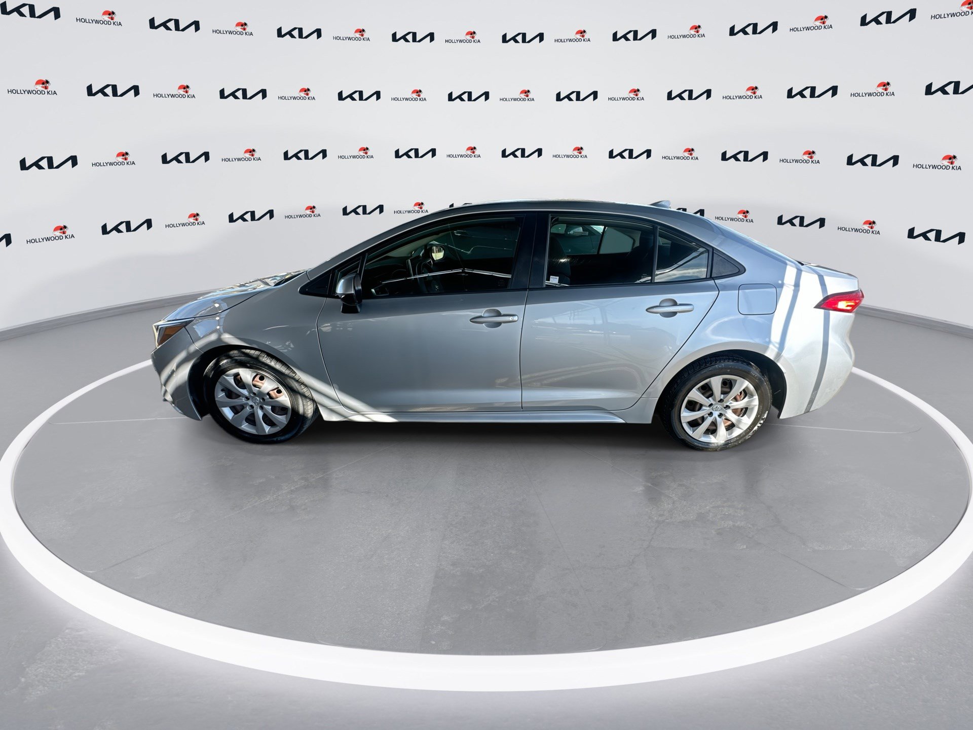 Used 2020 Toyota Corolla LE image 5