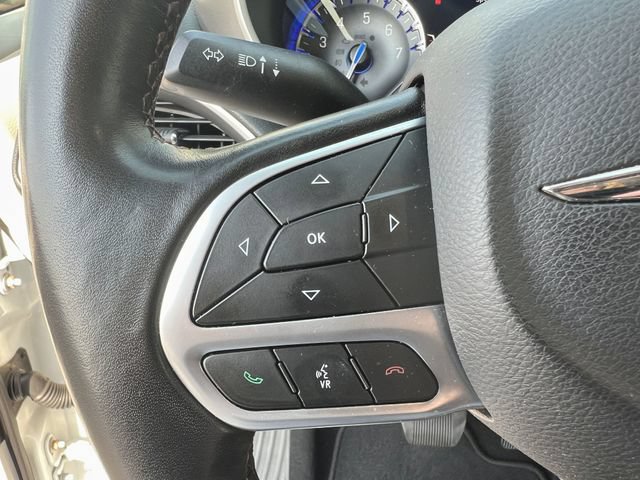 Used 2020 Chrysler Pacifica Touring-L Plus w/ Advanced Safetytec Group FWD image 18