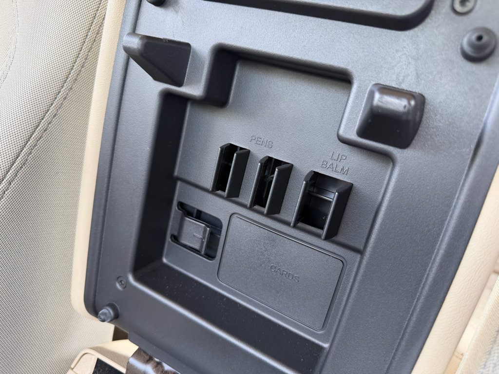 Used 2016 Ford Taurus SE FWD image 17