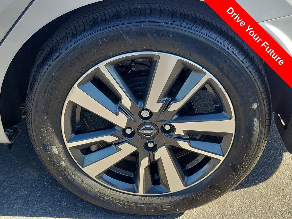 Used 2025 Nissan Versa SV w/ Trunk Package FWD image 24