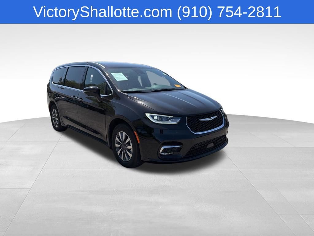 Used 2025 Chrysler Pacifica Select FWD image 10