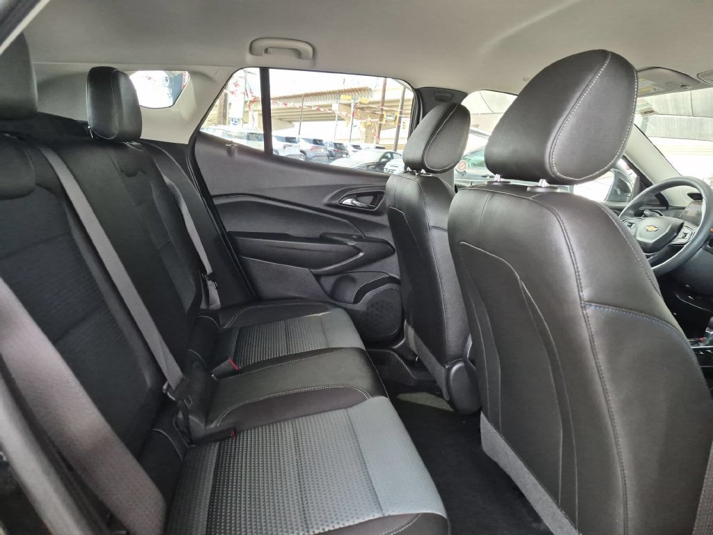 Used 2026 Chevrolet Trax LT FWD image 27
