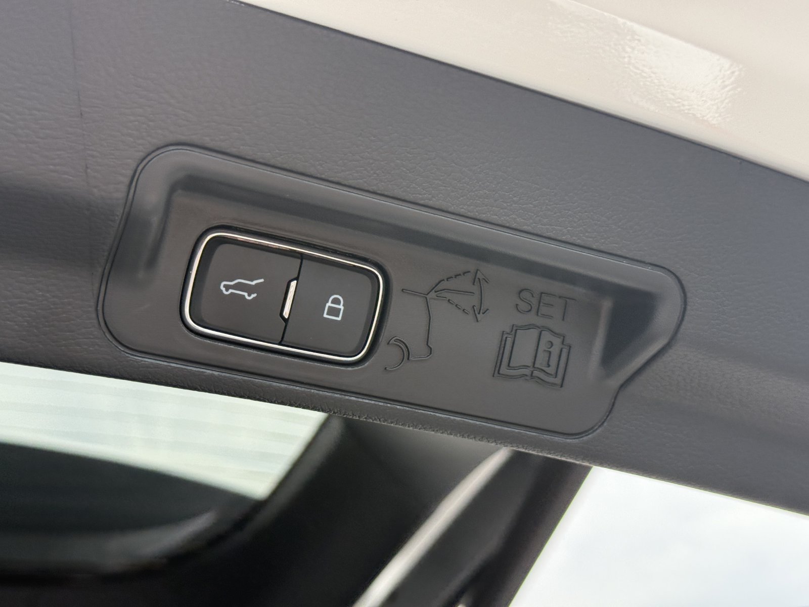 Certified 2025 Ford Explorer ST-Line AWD/4WD image 14