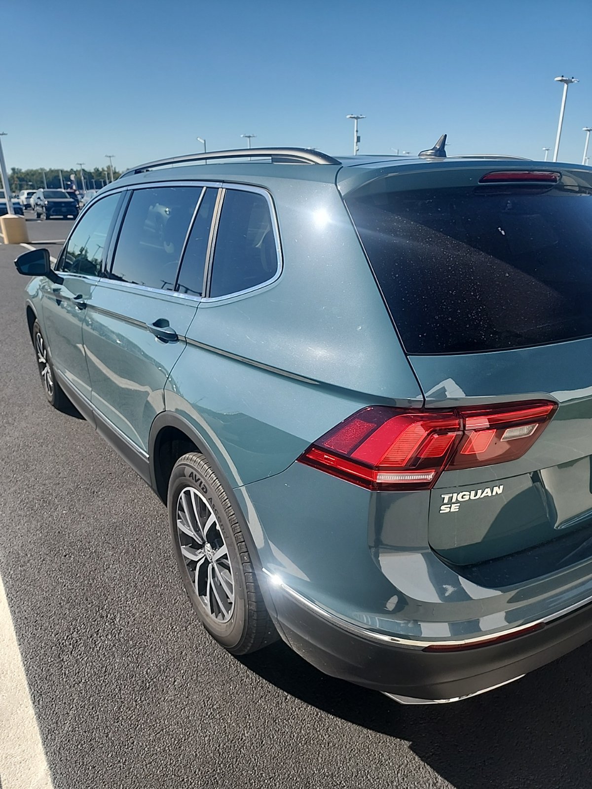 Used 2020 Volkswagen Tiguan SE w/ Panoramic Sunroof Package AWD/4WD image 5