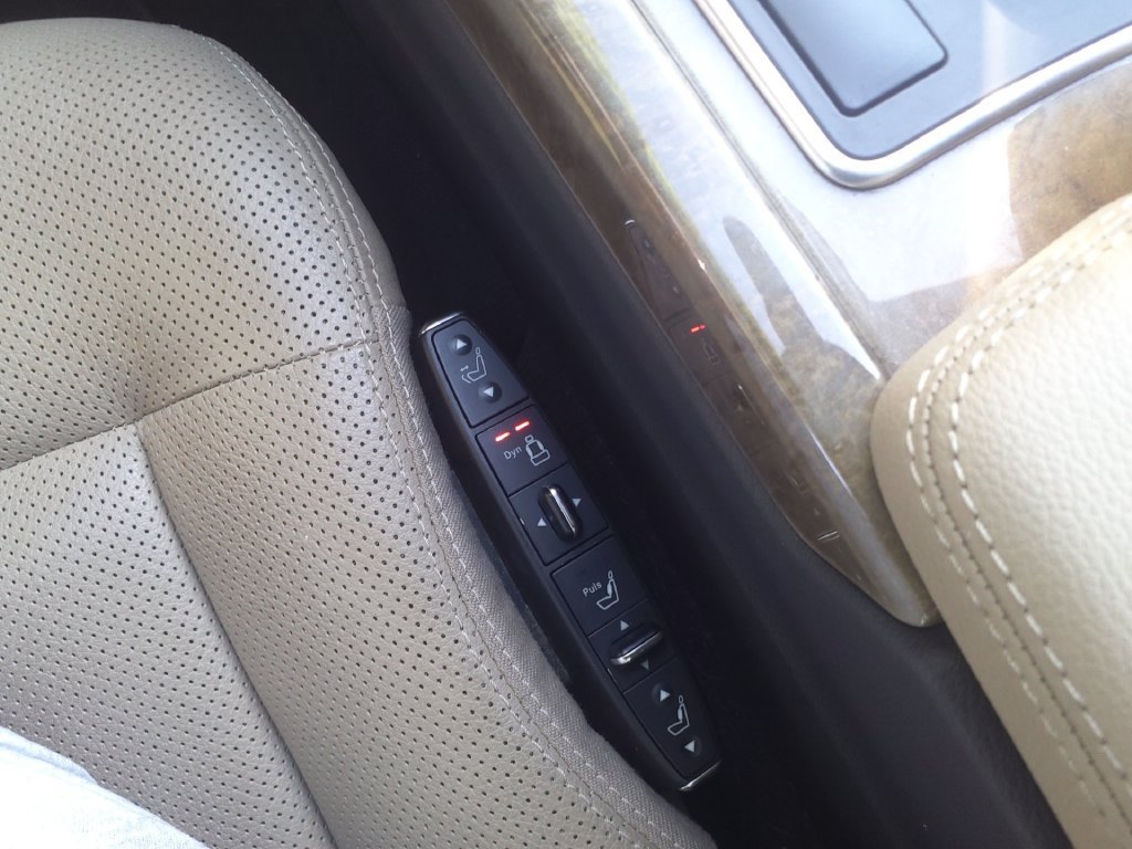 Used 2011 Mercedes-Benz E 550 Sedan image 29