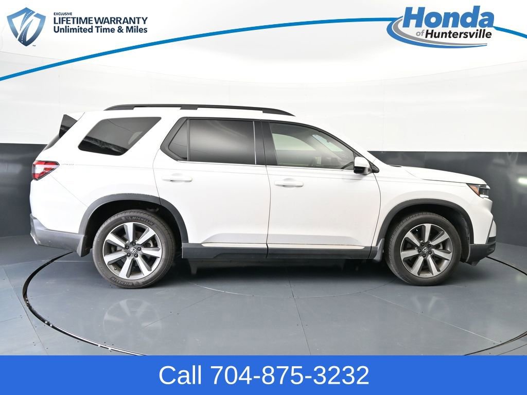 Used 2023 Honda Pilot Touring image 9