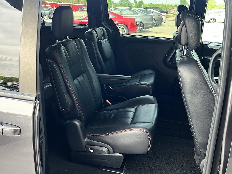 Used 2017 Dodge Grand Caravan GT image 32