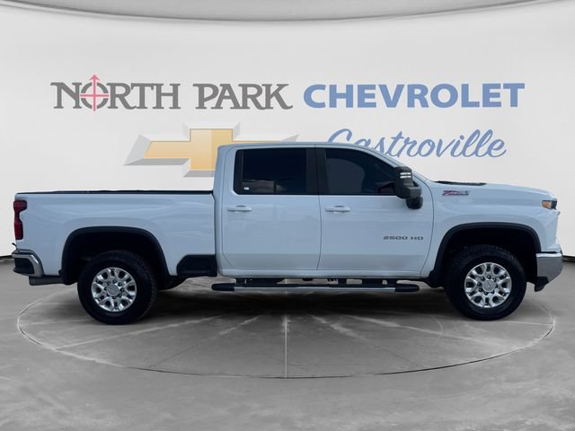 Used 2024 Chevrolet Silverado 2500 LT AWD/4WD image 4