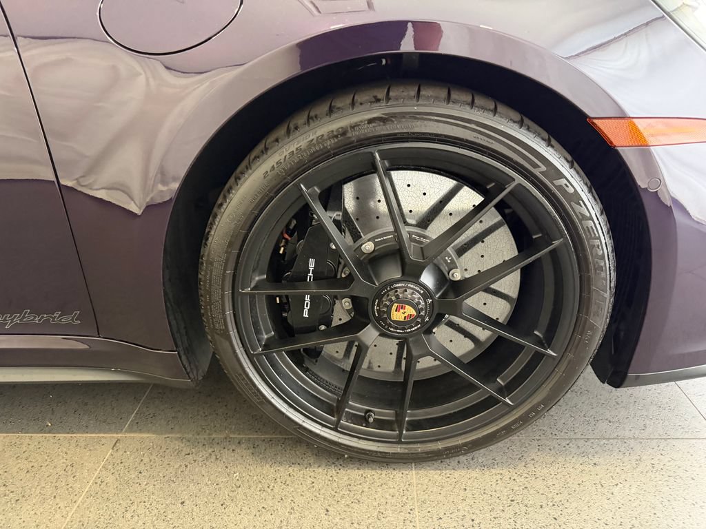 Certified 2025 Porsche 911 Targa 4 GTS w/ Premium Package AWD/4WD image 14