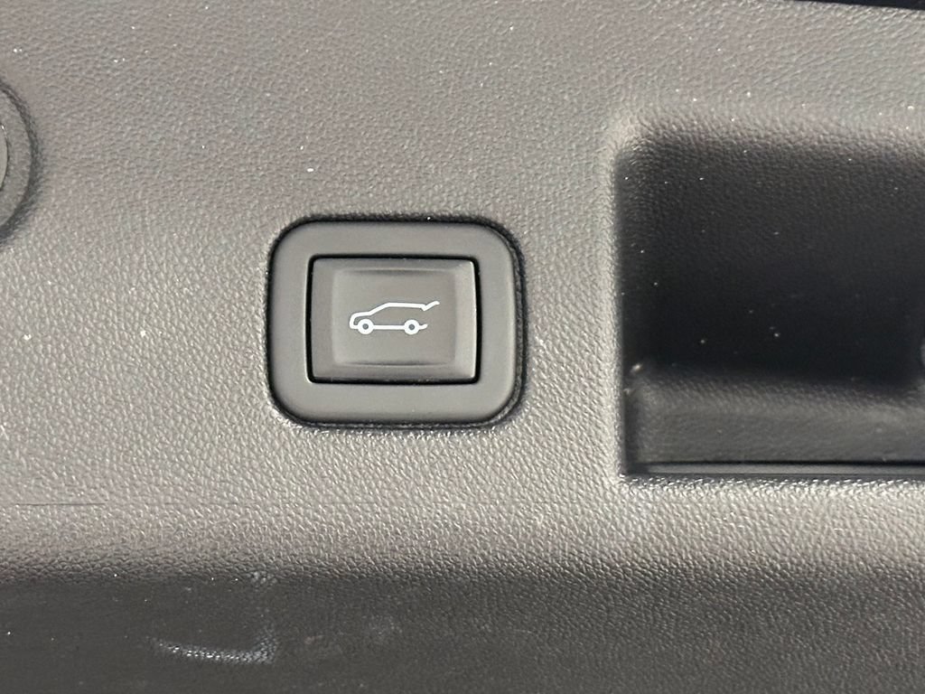 Used 2023 Chevrolet Equinox LT AWD/4WD image 13