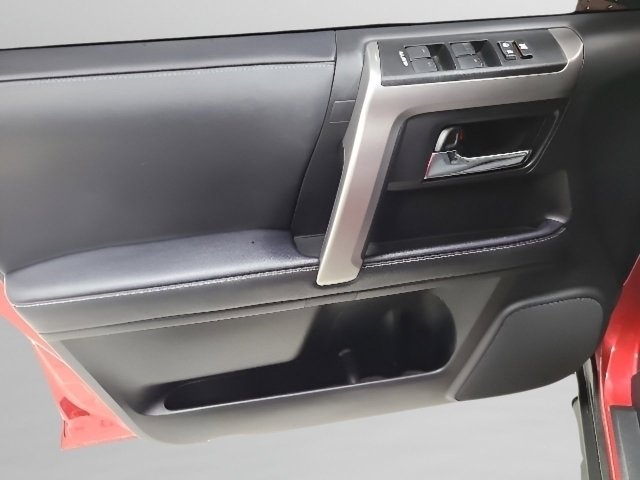 Used 2023 Toyota 4Runner SR5 Premium w/ Moonroof Package RWD image 22