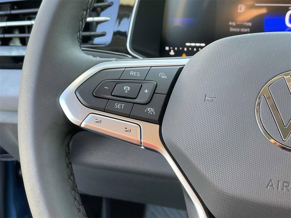 Used 2025 Volkswagen Jetta SE FWD image 22
