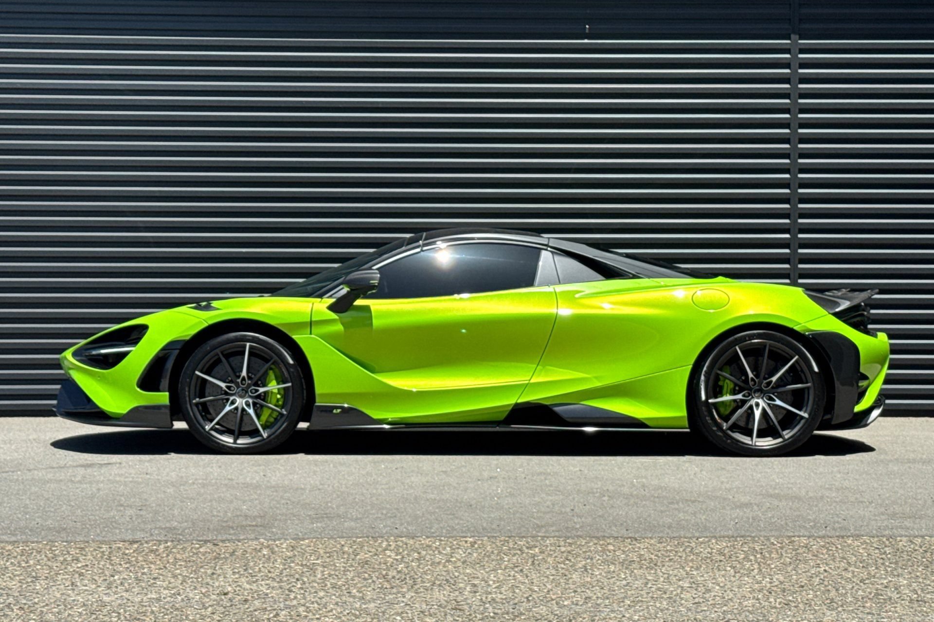 Used 2022 McLaren 765LT RWD image 2