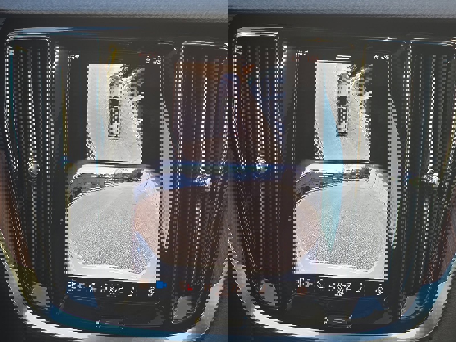 Certified 2025 Volvo V60 B5 Cross Country Plus image 16