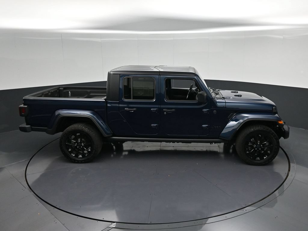 Used 2025 Jeep Gladiator Sport AWD/4WD image 19