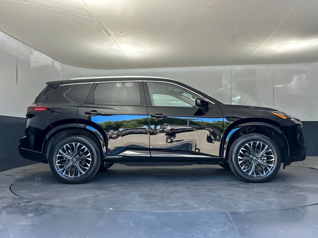 Used 2026 Nissan Rogue Platinum w/ Platinum Premium Package AWD/4WD image 2