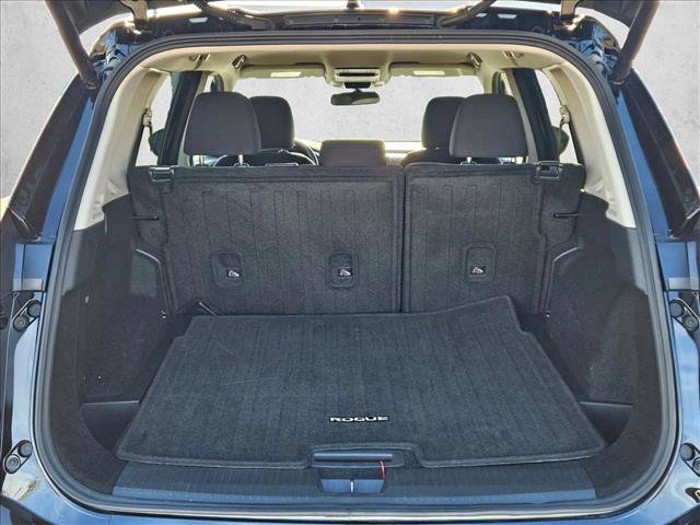 Used 2025 Nissan Rogue SV image 6