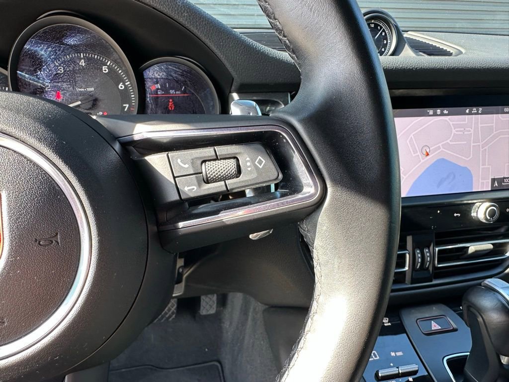 Certified 2023 Porsche Macan AWD/4WD image 17