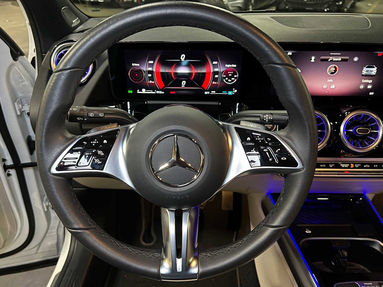 Used 2025 Mercedes-Benz GLA 250 4MATIC image 26