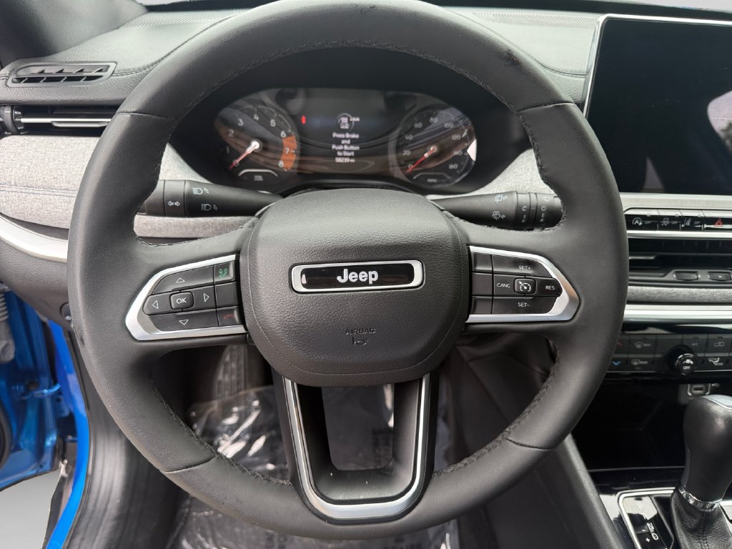 Used 2024 Jeep Compass Latitude AWD/4WD image 11