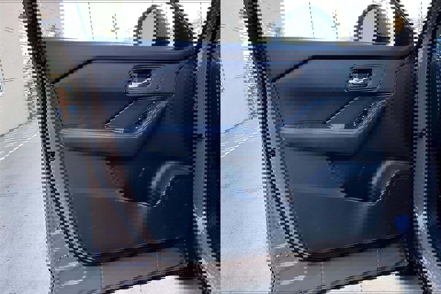 Used 2025 Nissan Rogue SV image 19