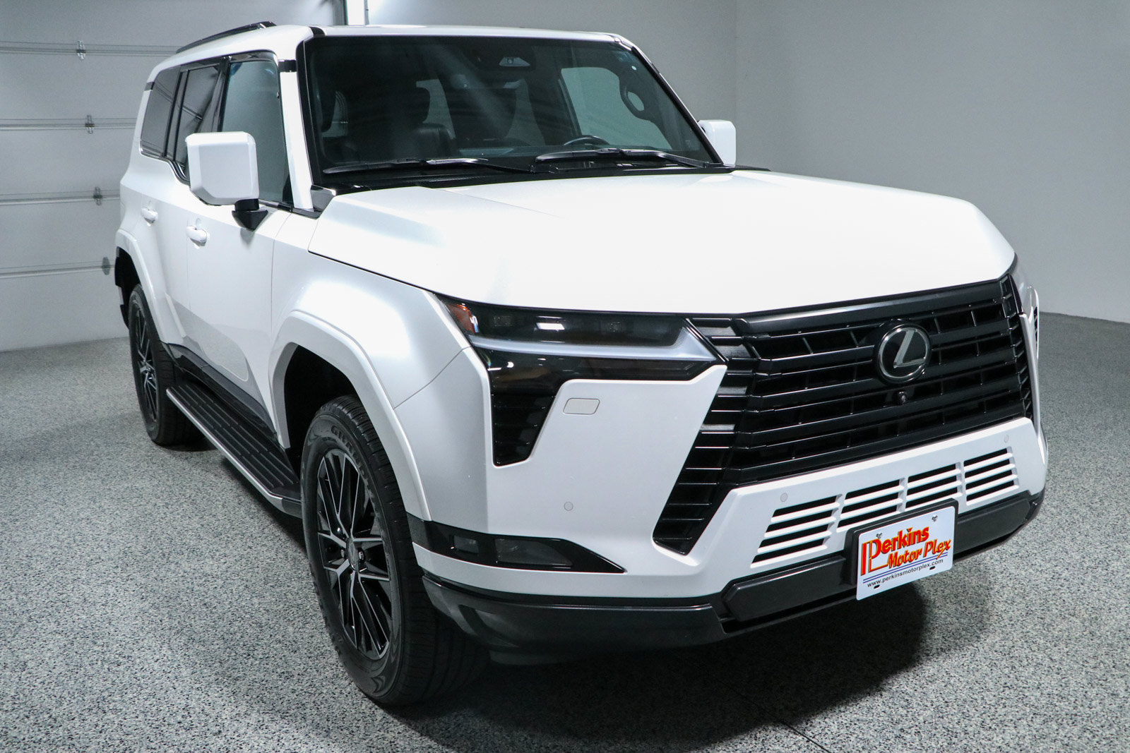 Used 2025 Lexus GX 550 w/ Accessory Package (2T) AWD/4WD image 5