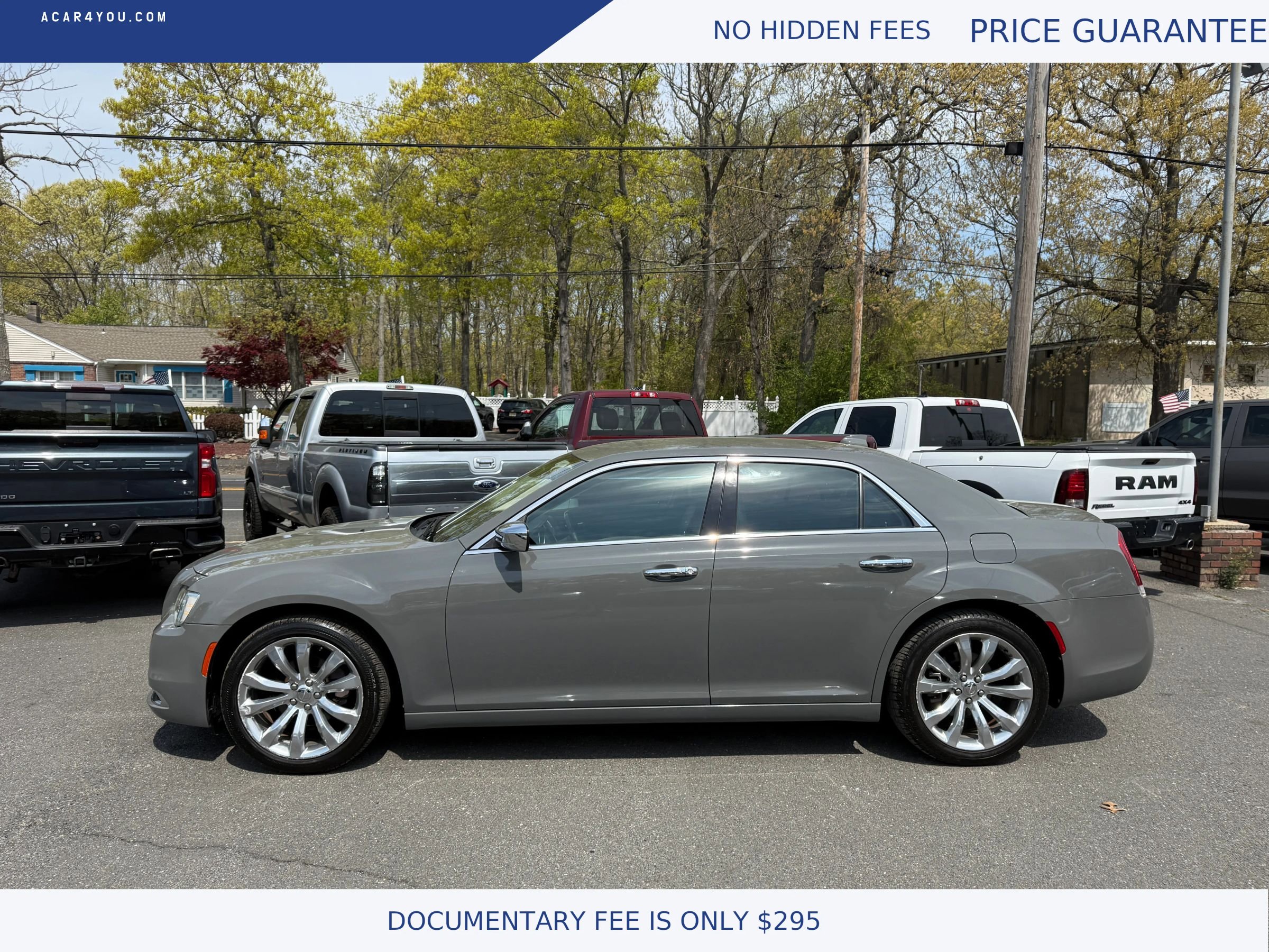 Used 2018 Chrysler 300 Limited RWD image 2