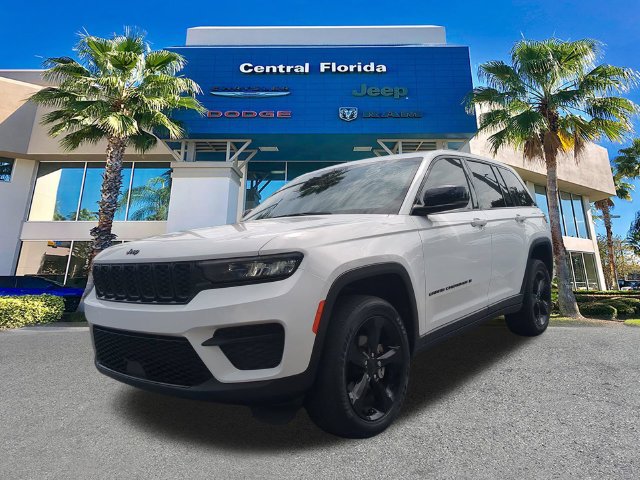 Used 2023 Jeep Grand Cherokee Altitude AWD/4WD image 9
