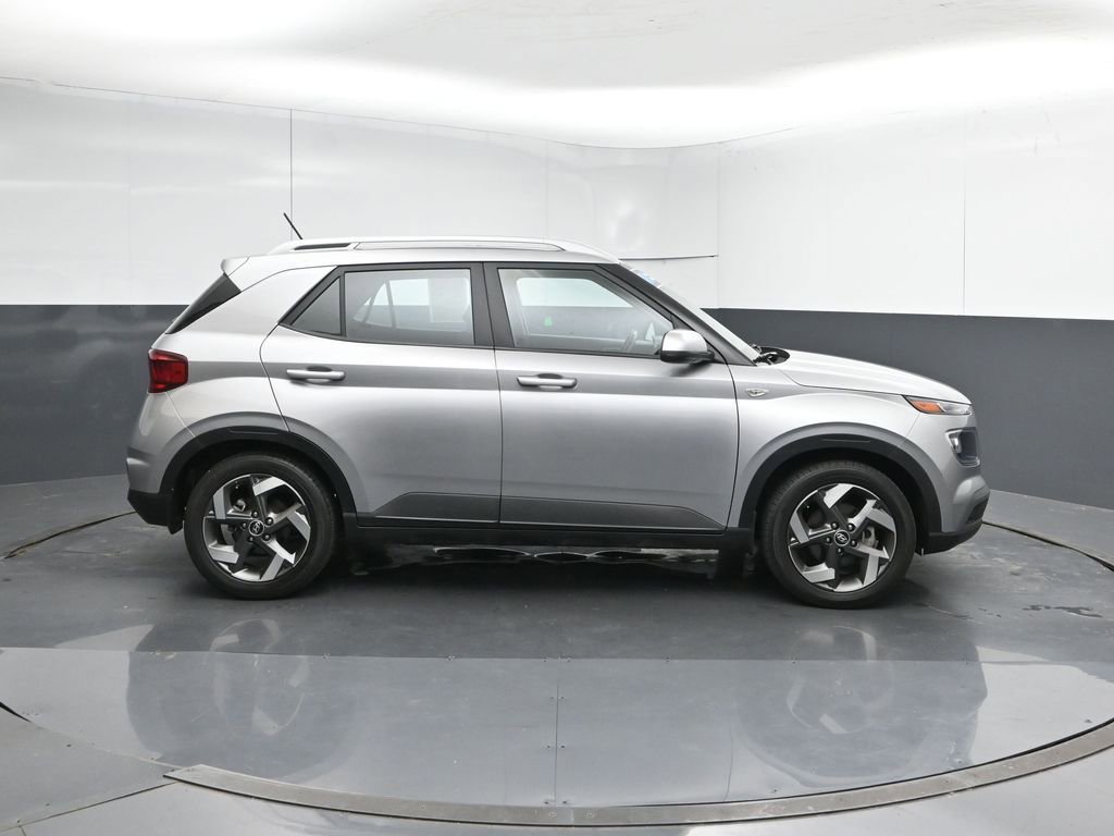 Used 2023 Hyundai Venue SEL FWD image 6