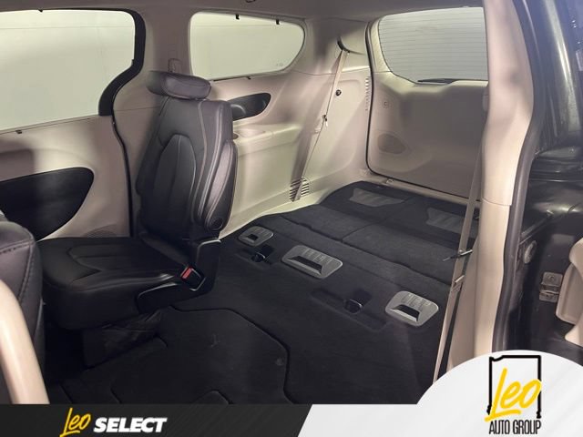 Used 2018 Chrysler Pacifica Touring-L Plus w/ Tire & Wheel Group FWD image 11