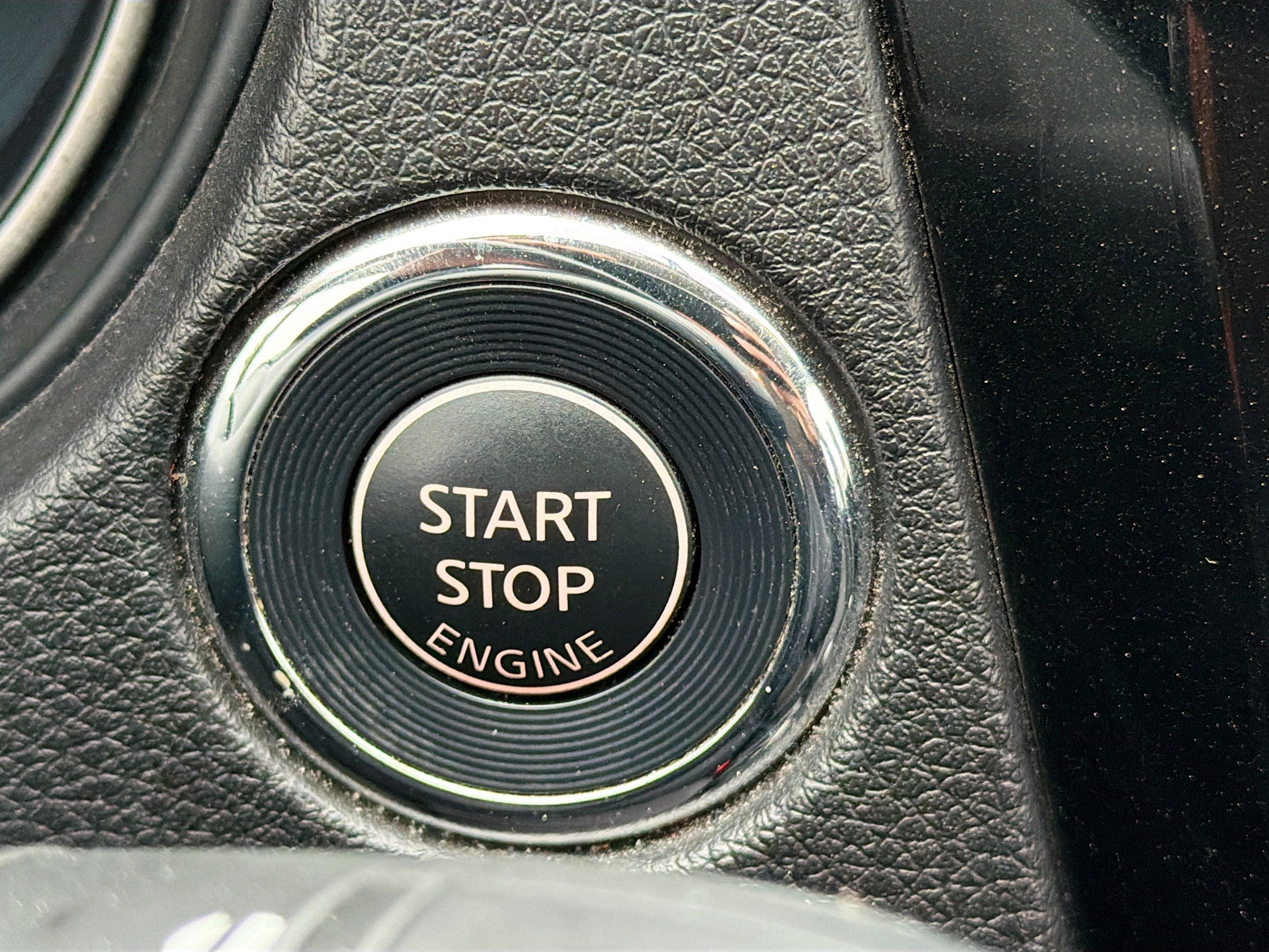 Used 2018 Nissan Rogue SV image 34